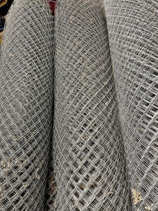 Valla metálica simple torsión y puerta