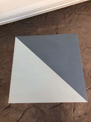 Mesa auxiliar bicolor diseño moderno. Lack de ikea
