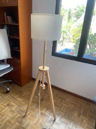 Lámpara de pie IKEA madera