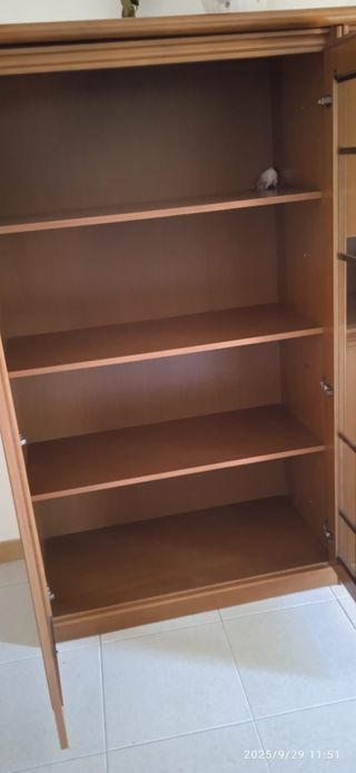 Vetrina mobile in legno e vetro