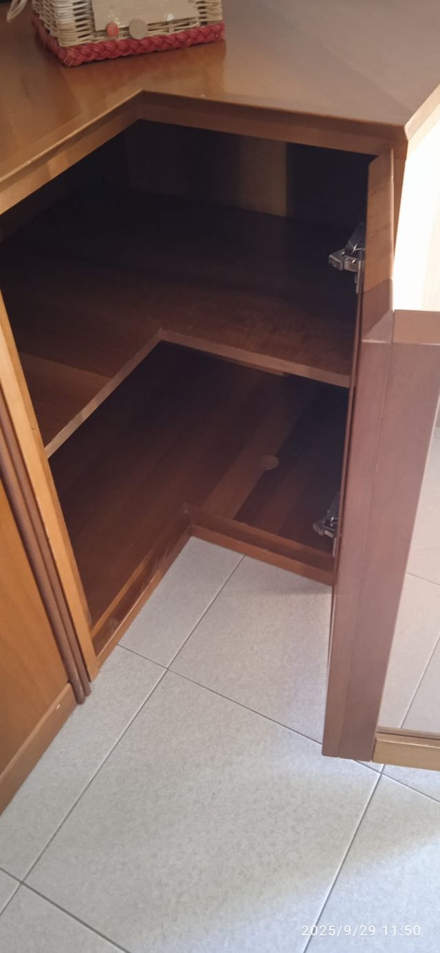 Vetrina mobile in legno e vetro