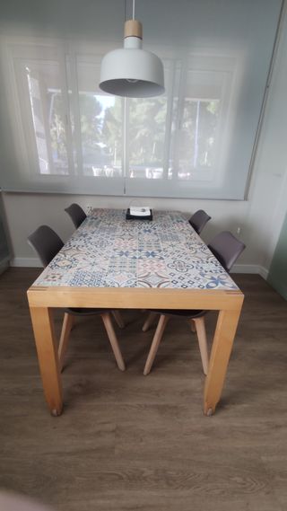 Juego de 4 sillas y mesa de cocina Mesa muy amplia