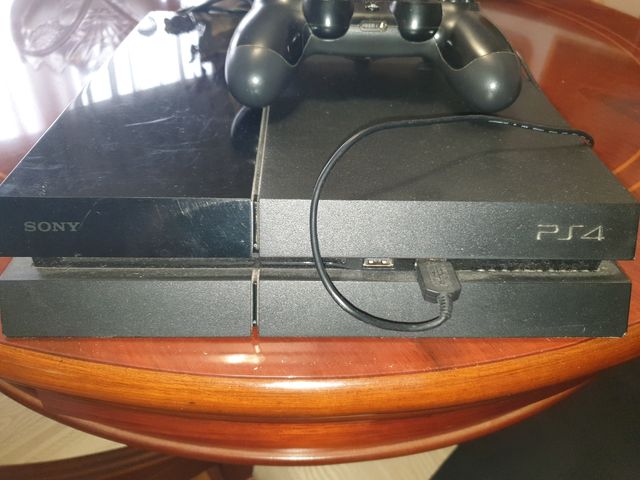 Consola PS4 Negra + Mando