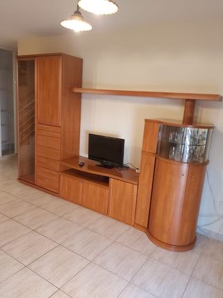 Mueble de salón madera y cristal