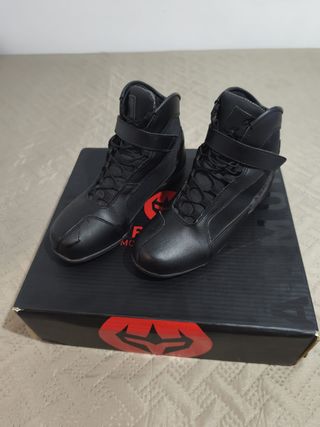 Botines Moto Mujer Negros.