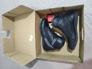 Botines Moto Mujer Negros.