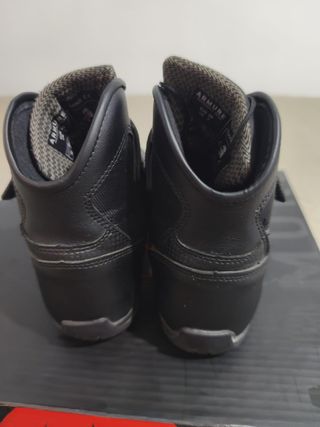 Botines Moto Mujer Negros.