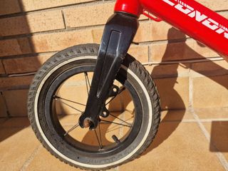 Bicicleta sin pedales Conor Roja