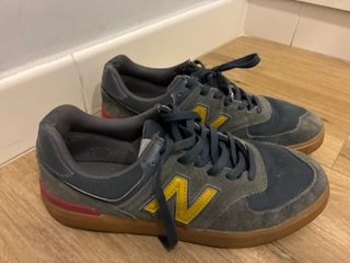 New Balance grises y azules