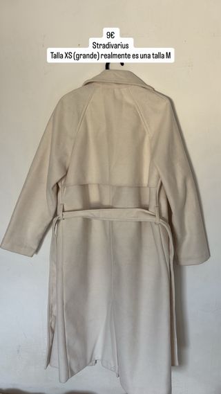 Gabardina Stradivarius Blanca
