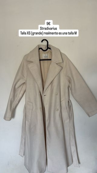 Gabardina Stradivarius Blanca