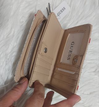 Monedero Guess Blanco con Cerezas
