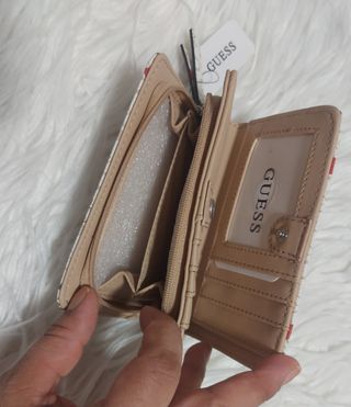 Monedero Guess Blanco con Cerezas