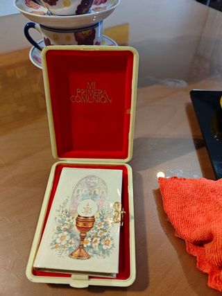 Libro de mano de comunión
