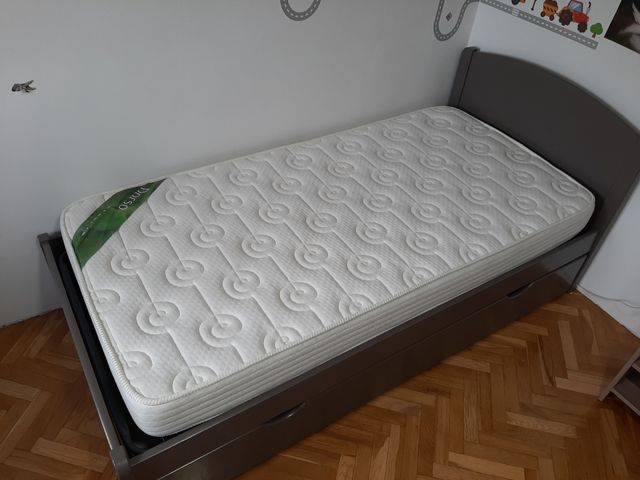 Cama individual con cajón