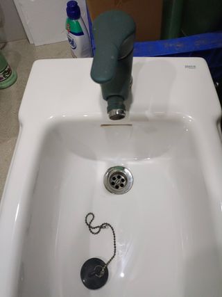 Bidé Roca Blanco con Grifo Verde