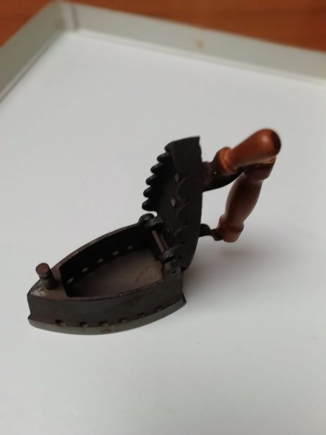 Ferro da stiro ghisa miniatura