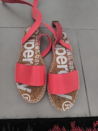 Sandalias Superdry.