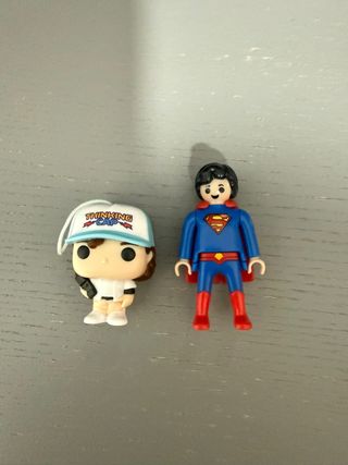Figuras Playmobil Superman y Funko Pop