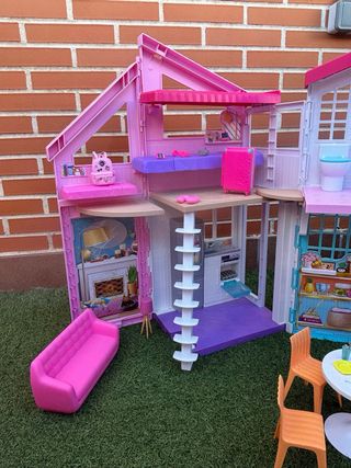 Casa de muñecas Barbie con muebles