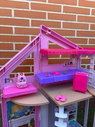 Casa de muñecas Barbie con muebles