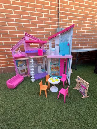 Casa de muñecas Barbie con muebles