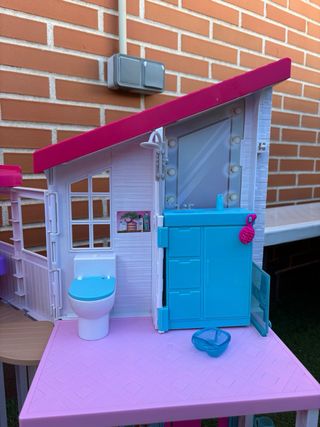 Casa de muñecas Barbie con muebles