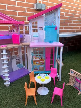 Casa de muñecas Barbie con muebles