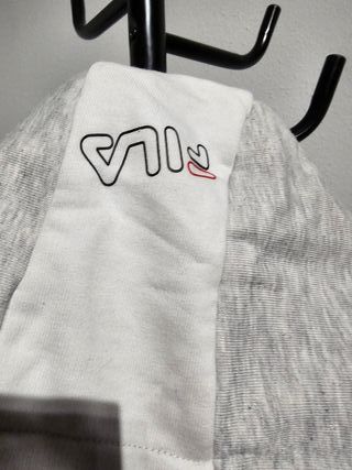 Sudadera con capucha FILA. TALLA 15-16años