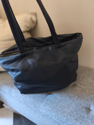 Bolso grande efecto piel Stradivarius negro