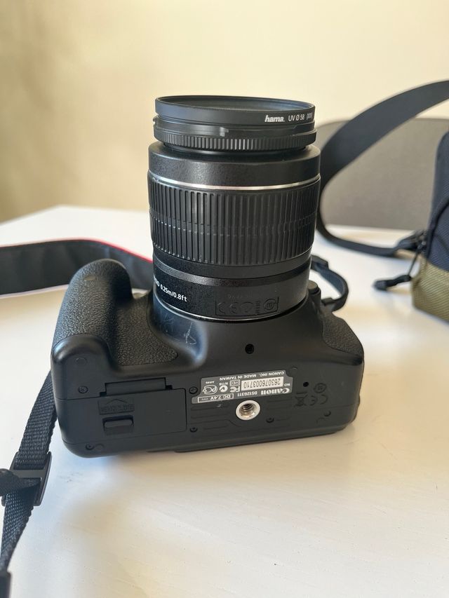 Cámara Canon 600D + Objetivo EFS 18-55mm+accs