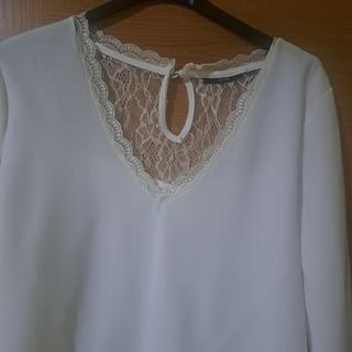 Blusa blanca con encaje