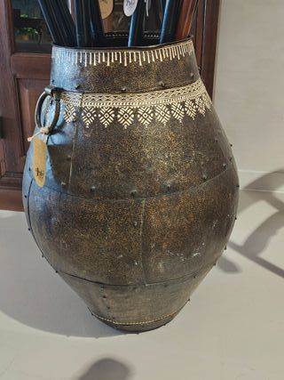 Jarrón Amara latón pintado a mano
