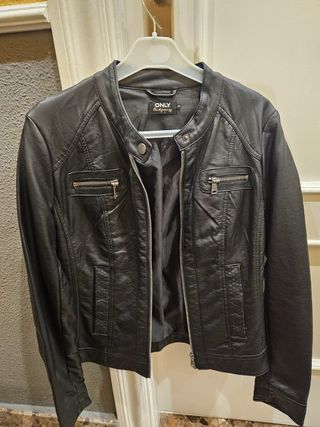 Chaqueta de piel ONLY negra talla M
