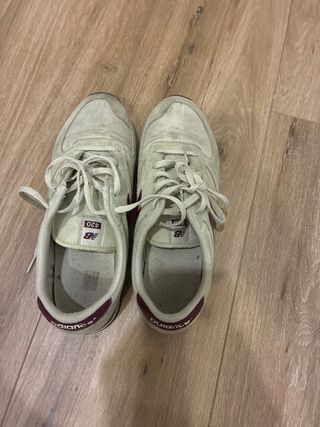 New Balance 420 blancas y moradas