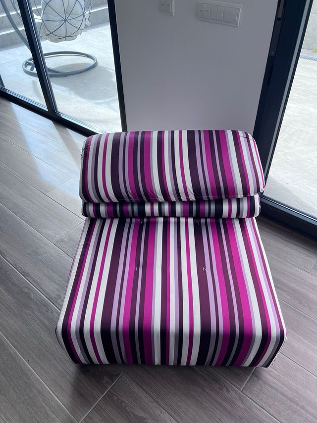 Sofá individual rayas rosa, blanco y morado