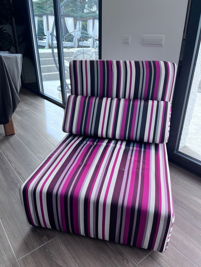 Sofá individual rayas rosa, blanco y morado