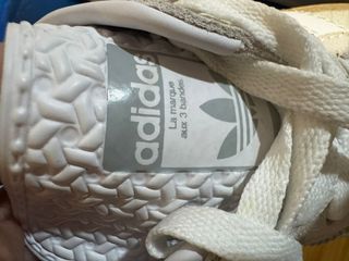 Deportivas Adidas Beige y Blancas