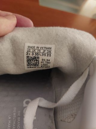 Deportivas Adidas Beige y Blancas