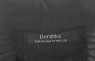 Jersey Bershka cuello alto negro Talla M