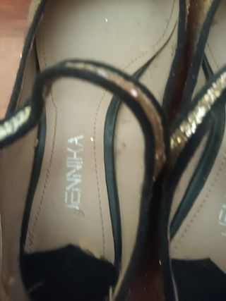 Zapatos dorados JENNIKA con lentejuelas