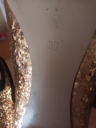 Zapatos dorados JENNIKA con lentejuelas