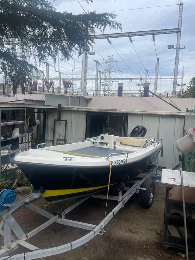 Embarcación con motor Suzuki 15 CV