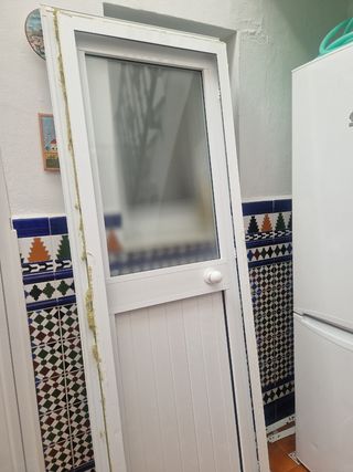 Puerta aluminio blanca con cristal - Marco + puert