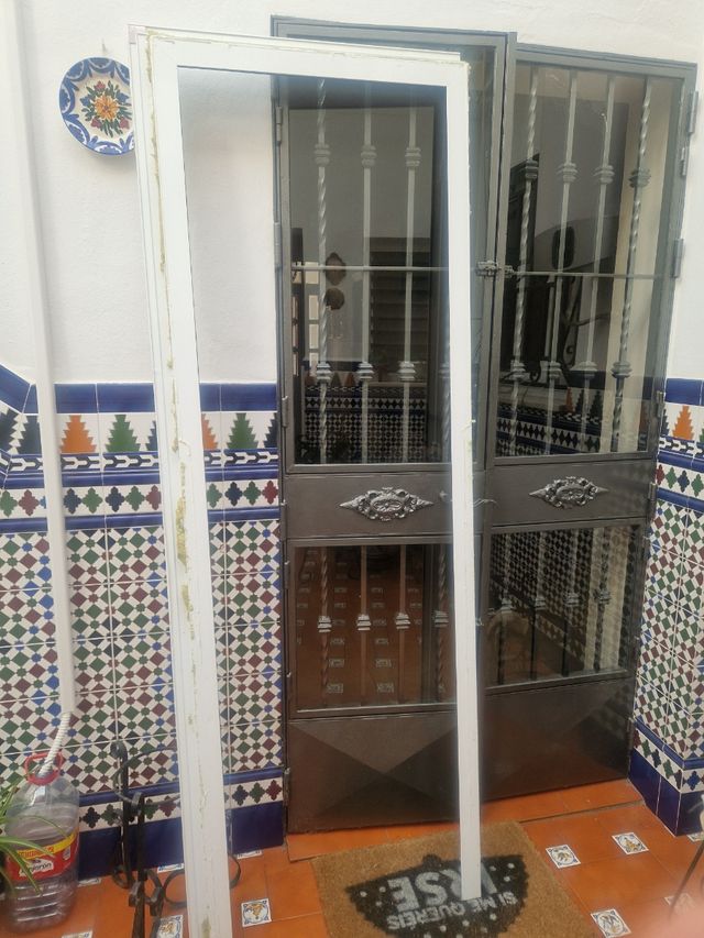 Puerta aluminio blanca con cristal - Marco + puert