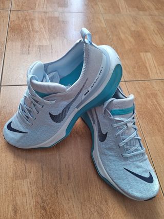 Nike Invincible 3 Talla 47 Azul Claro Cian