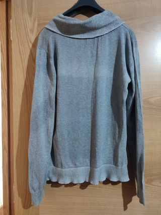 Jersey gris básico cuello vuelto