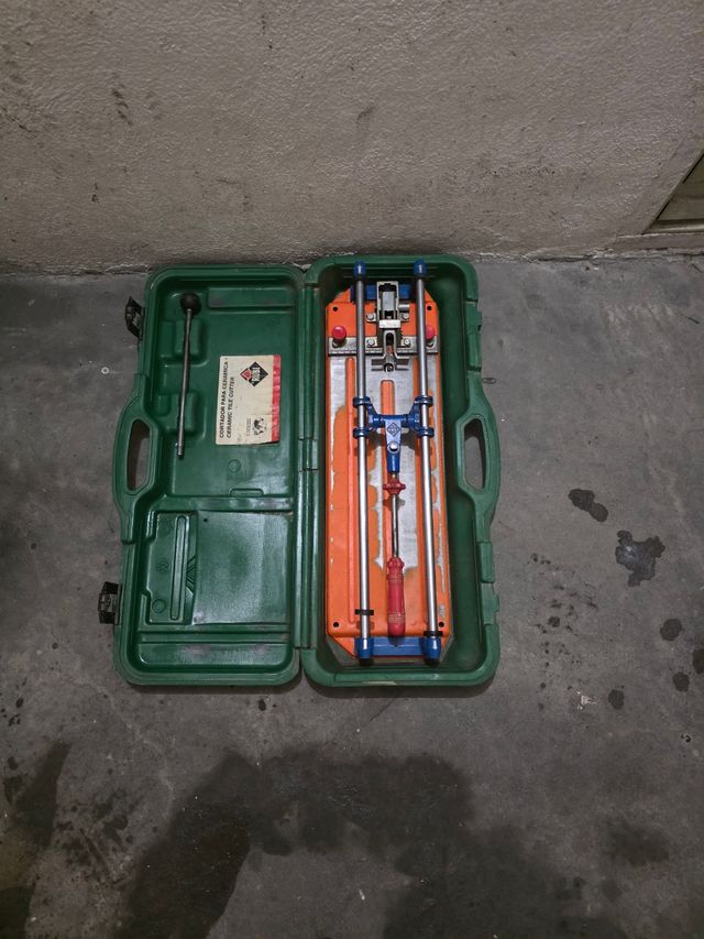 Cortadora de azulejos y batidora