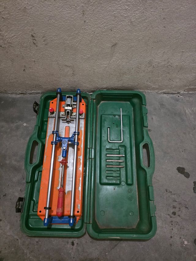 Cortadora de azulejos y batidora