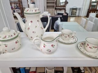 Juego de té San Claudio grana porcelana flores